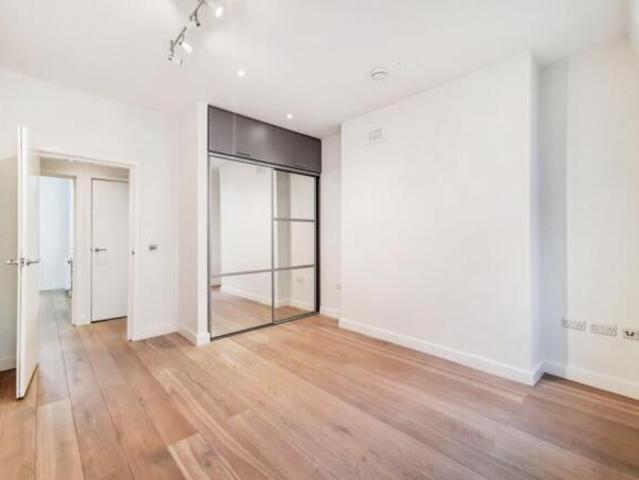 Apartment for rent in Cat Hill, England