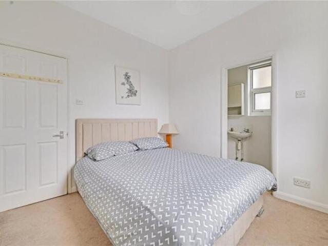 Apartment for rent in Cat Hill, England