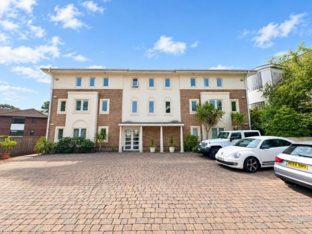 Apartment for rent in Poole, Bournemouth, Christchurch and Poole