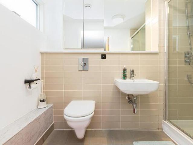 Apartment for rent in Cat Hill, England