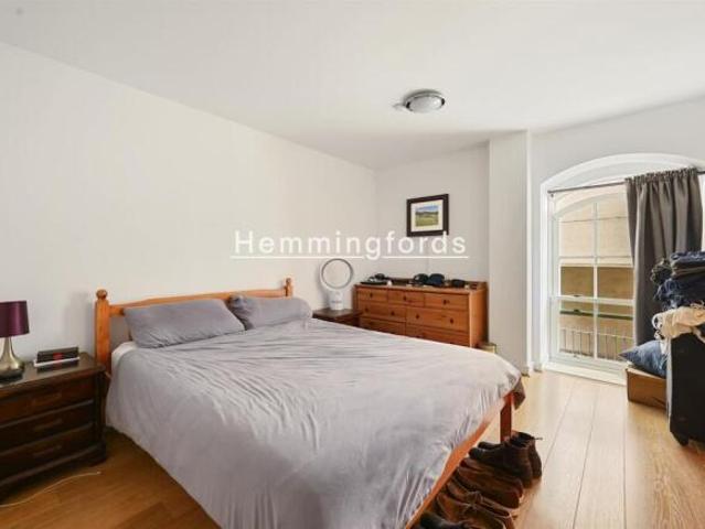 Apartment for rent in Cat Hill, England