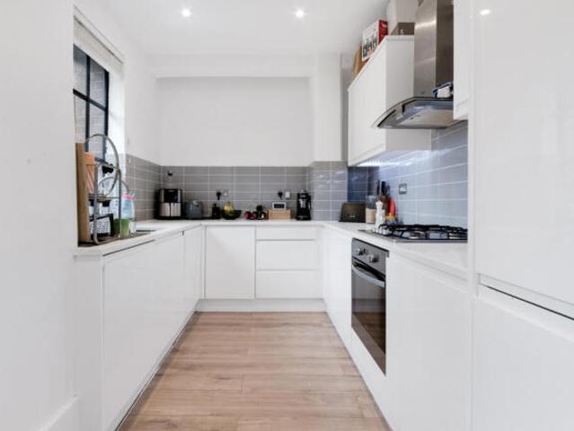 Apartment for rent in Cat Hill, England