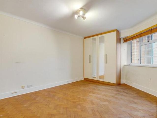 Apartment for rent in Cat Hill, England