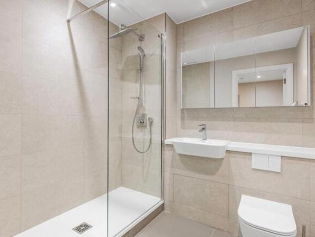Apartment for rent in Cat Hill, England