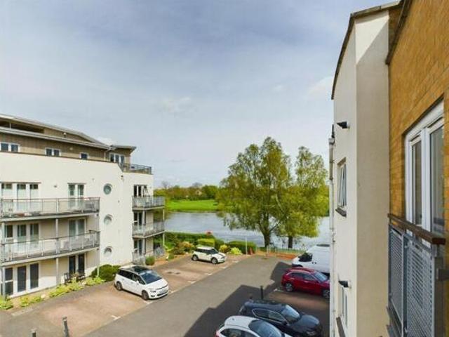 House for rent in Row Town, Surrey