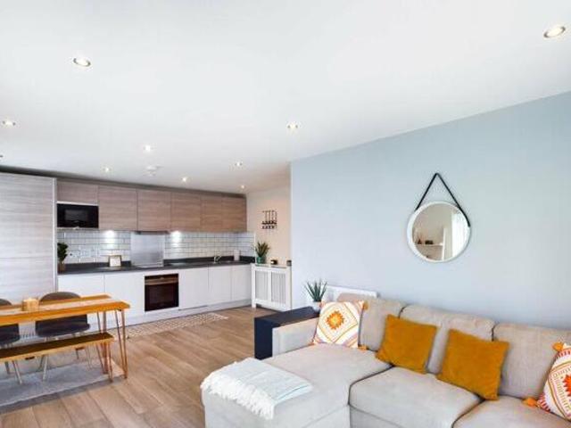 House for rent in Row Town, Surrey