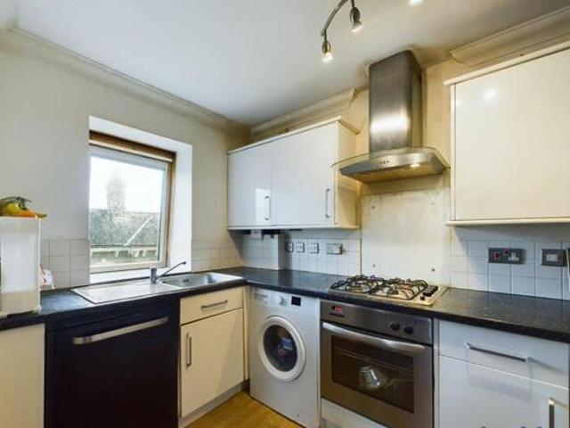 House for rent in Row Town, Surrey