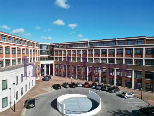 Apartment for rent in Row Town, Surrey