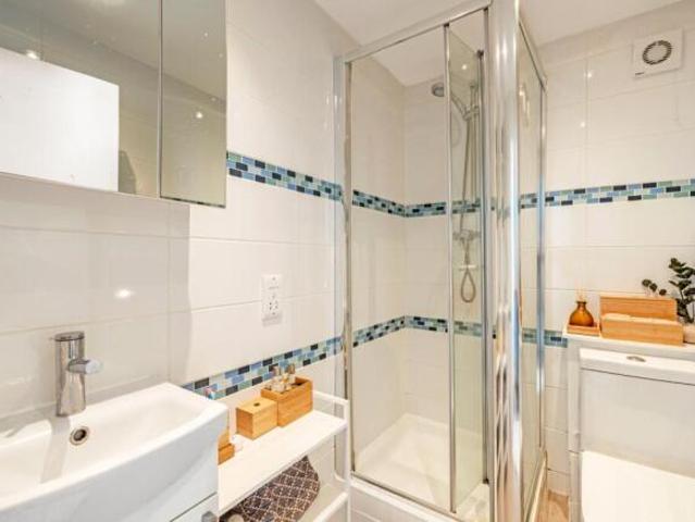 Apartment for rent in Cat Hill, England