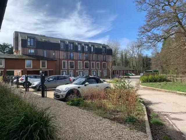 Apartment for rent in Fole, Surrey