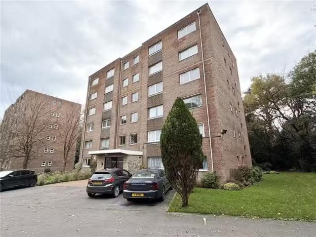 Apartment for rent in Branksome Park, Poole