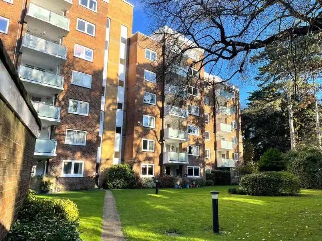 Apartment for rent in Branksome Park, Poole