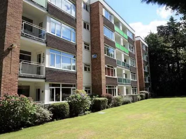 Apartment for rent in Branksome Park, Poole