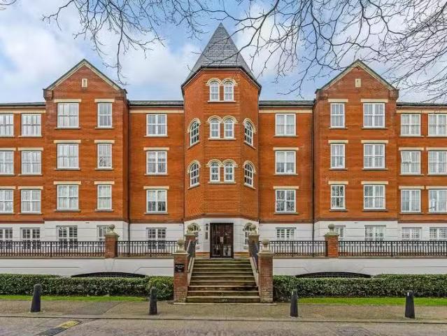 Apartment for rent in Woodford Bridge, Greater London