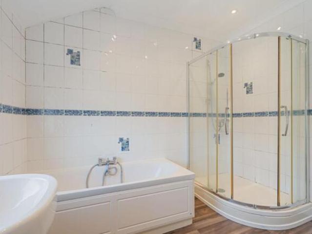 Apartment for rent in Cheam, Greater London