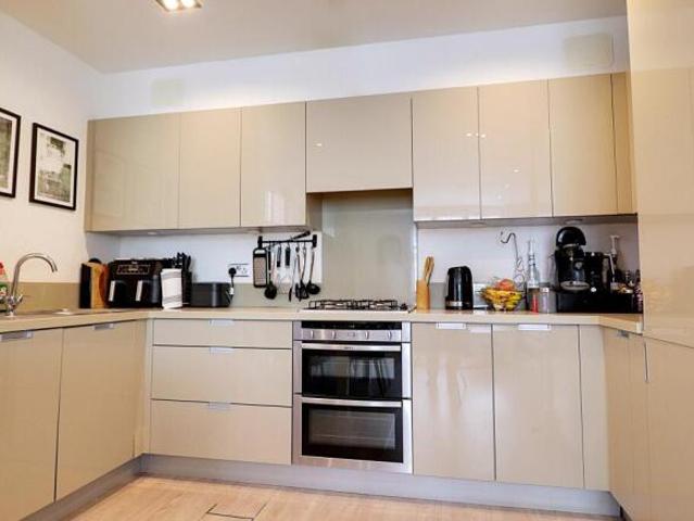 Apartment for rent in The Galleries, Navestock Side