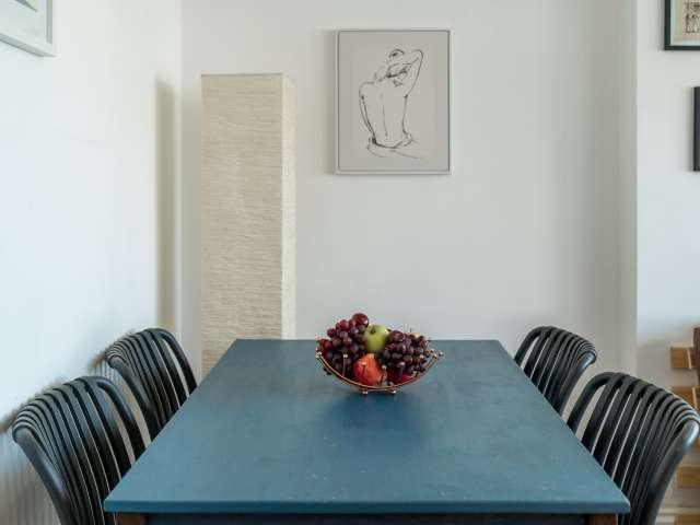 Apartment for rent in The Hale, Greater London