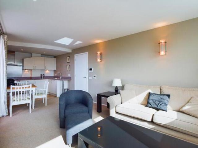 Apartment for rent in Cat Hill, England