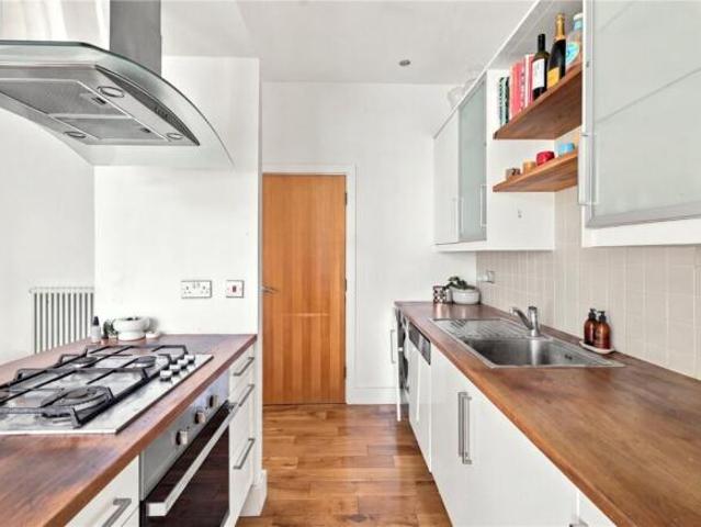 Apartment for rent in Cat Hill, England