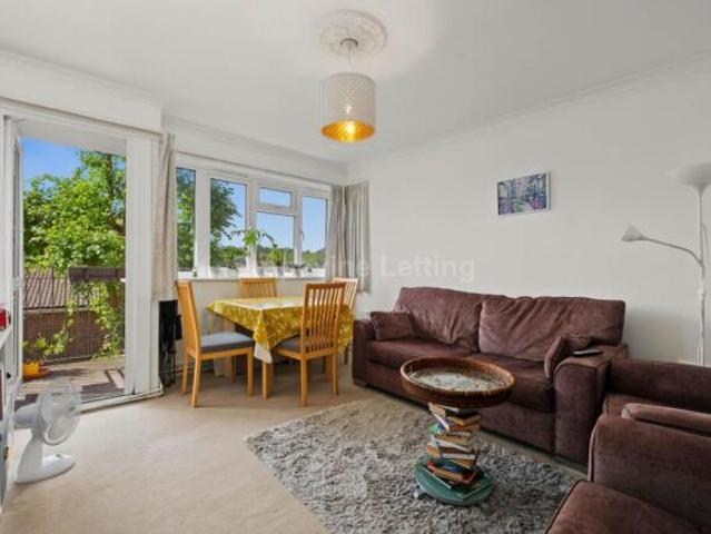 Apartment for rent in Fole, Surrey