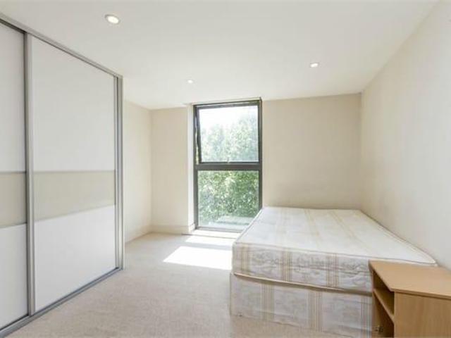 Apartment for rent in Cat Hill, England