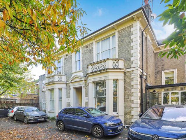 Apartment for rent in Cat Hill, England