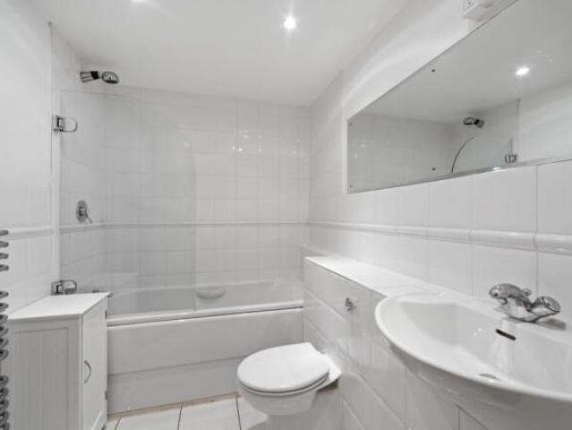 Apartment for rent in Cat Hill, England