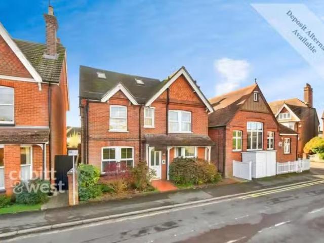 Apartment for rent in Fole, Surrey