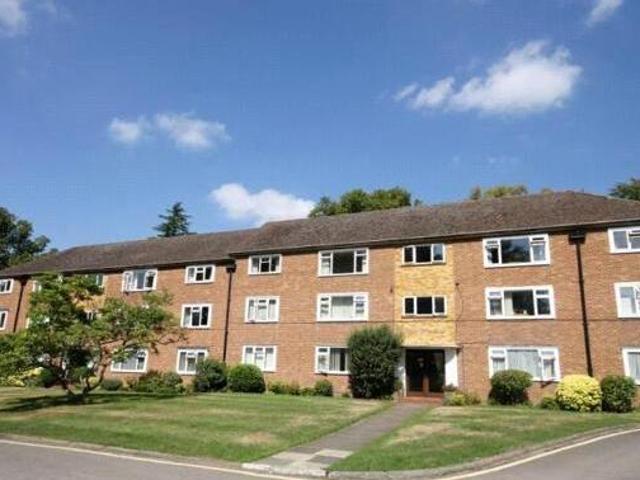 House for rent in Row Town, Surrey