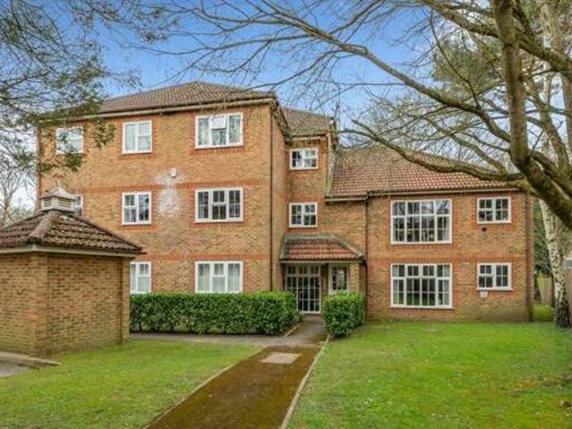 House for rent in Row Town, Surrey