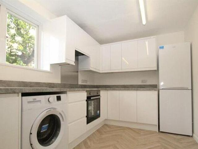 House for rent in Row Town, Surrey