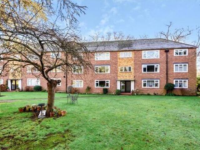House for rent in Row Town, Surrey