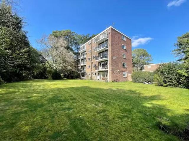 Apartment for rent in Canford Cliffs, Poole