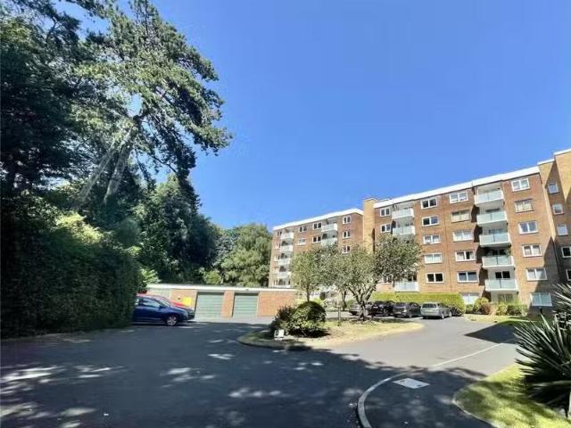 Apartment for rent in Branksome Park, Poole