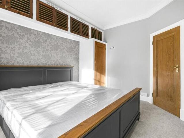 Apartment for rent in Cat Hill, England