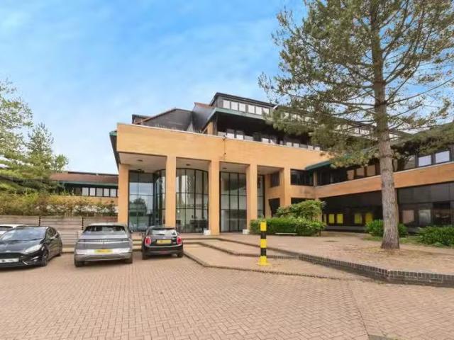 Apartment for rent in Little Stanmore, Greater London