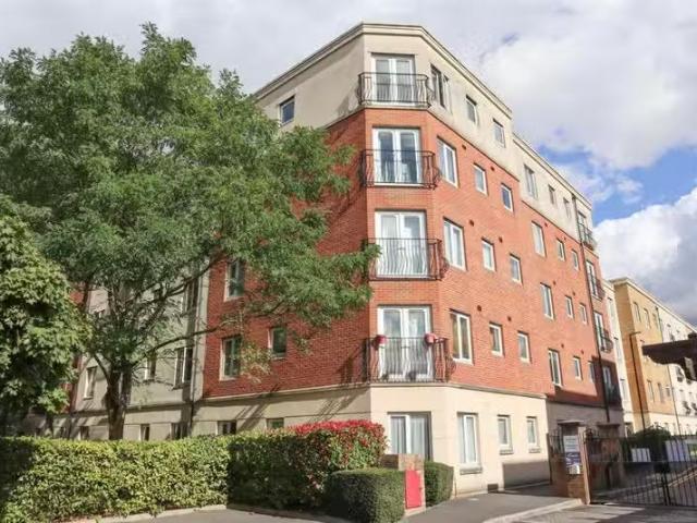 Apartment for rent in The Wrythe, Greater London