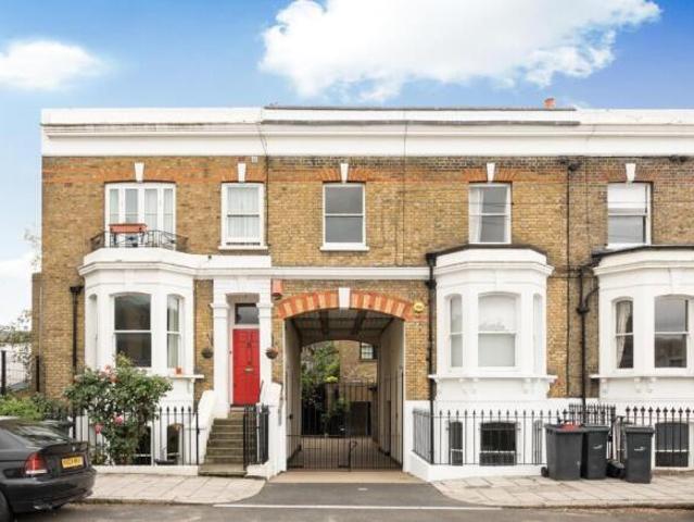 Apartment for rent in Cat Hill, England