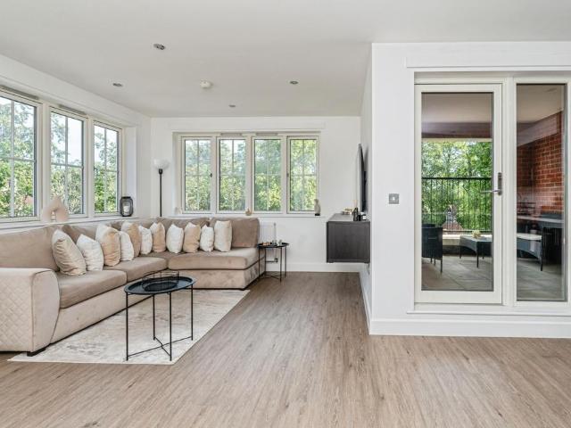 Flat for sale in Woking, Surrey