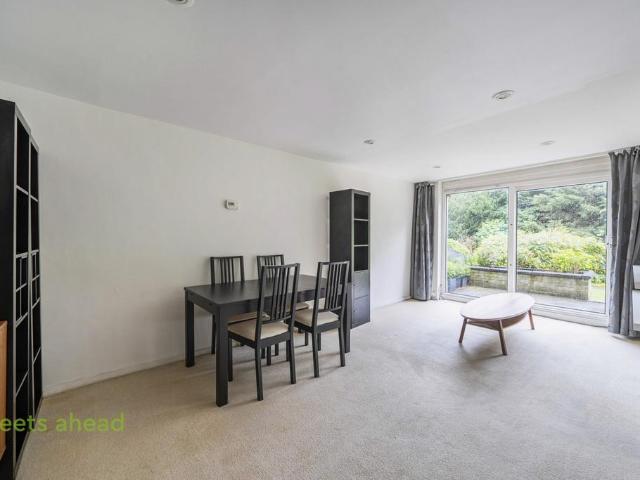 Flat for sale in London Borough of Croydon, Upper Norwood