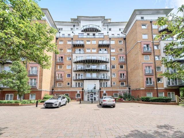 Flat for sale in Priest Down, Hampshire