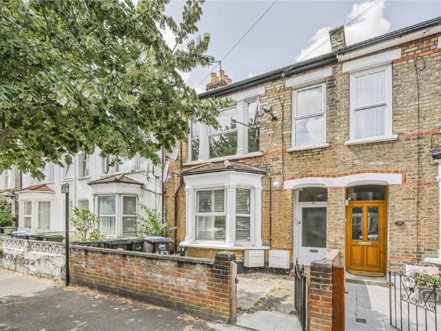 Flat for sale in Palmers Green, Greater London