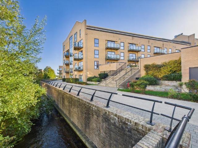 Flat for sale in Pouchen End, Hertfordshire