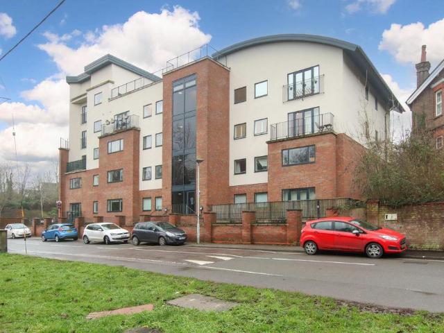 Flat for sale in Wigginton, Pouchen End