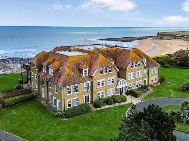 Flat for sale in Acol, Kent