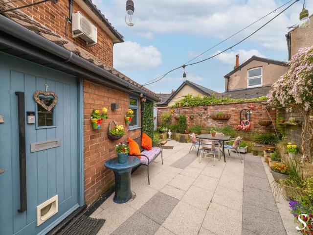 Flat for sale in Knutsford