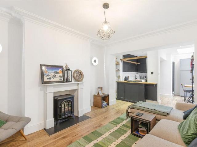 Flat for sale in London Borough of Hammersmith and Fulham, Greater London