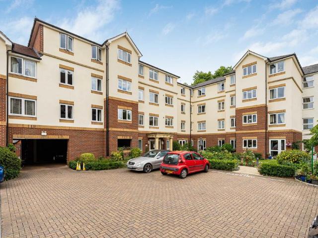 Flat for sale in Horsell, Woking