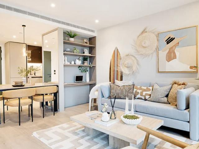 Flat for sale in Shepherd's Bush, Greater London