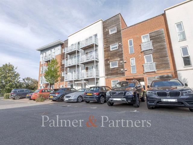 Flat for sale in Maidenhall, Key Street
